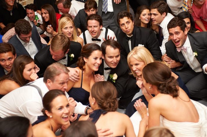 이런데 둘러쌓여 있는 느낌?